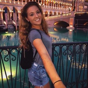 Meet your Posher, Alyssa